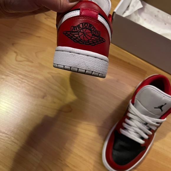 Women’s Air Jordan 1 Low - Picture 10 of 10